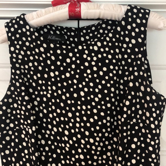 Women’s polka dot sleeveless sheath dress - Picture 3 of 3